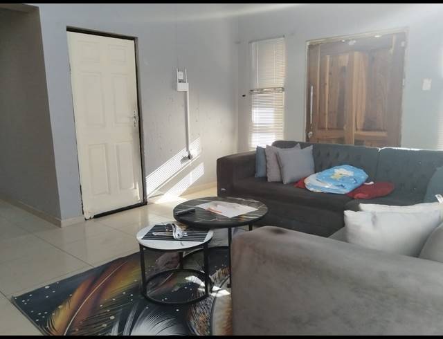 3 BEDROOM HOUSE FOR SALE IN GOLDEN GARDENS